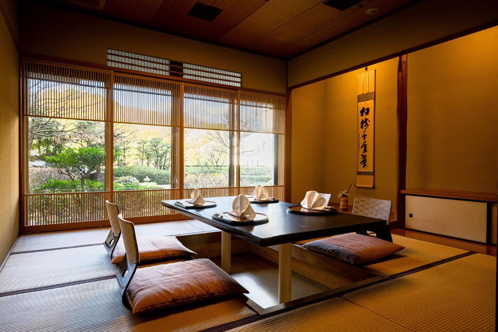 Hotel Ana Crowne Plaza Matsuyama By Ihg Esterno foto